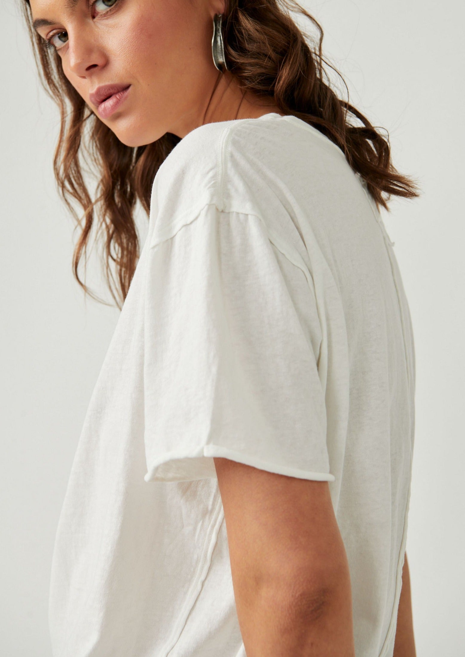 Free People The Nina Tee – A relaxed, classic-fit tee made from soft fabric, offering a comfortable and casual style, Ivory