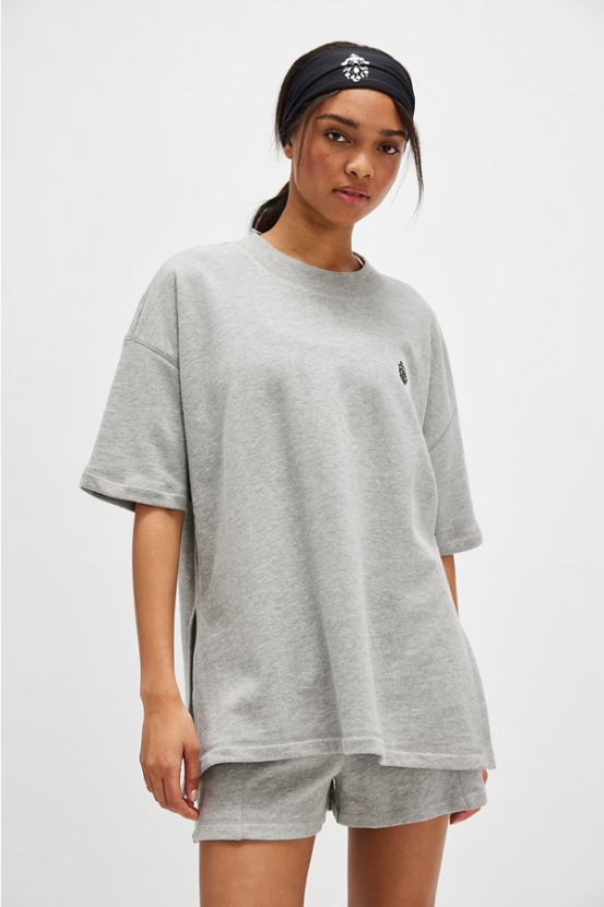 Free People Back Me Up Set – A relaxed, breathable two-piece set featuring a tunic-style top with side seam slits and a crew neckline, paired with high-rise shorts with side pockets and a dropped inseam, Heather Grey