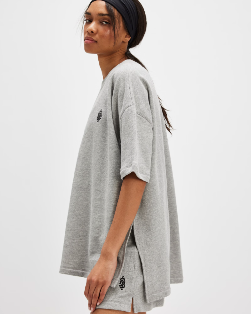 Free People Back Me Up Set – A relaxed, breathable two-piece set featuring a tunic-style top with side seam slits and a crew neckline, paired with high-rise shorts with side pockets and a dropped inseam, Heather Grey