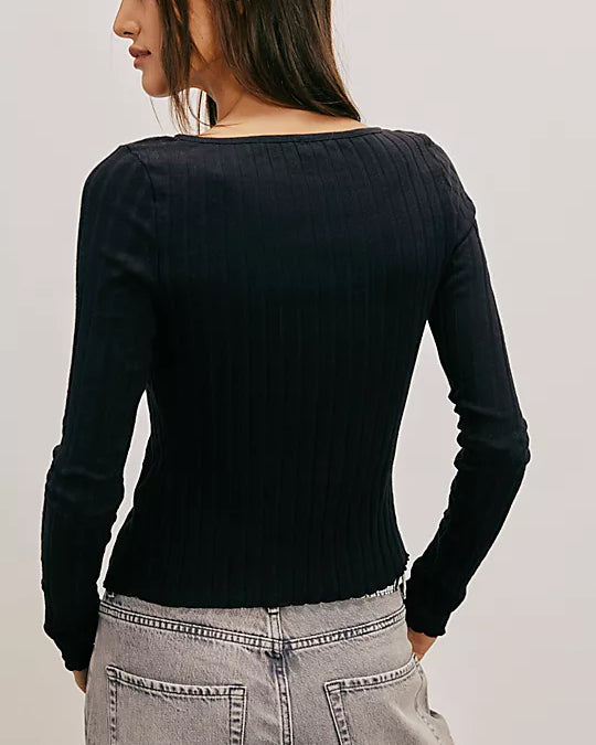 Free People Tilly Longsleeve Cardi – A cozy, long-sleeve cardigan with a relaxed fit, featuring a button-down front and ribbed knit fabric for a comfortable and casual layer
