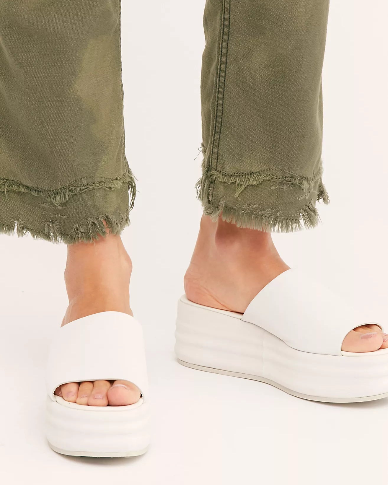Free People Harbor Flatform Sandal – A stylish sandal with a flatform design, featuring a chunky sole and a simple, slip-on style, White