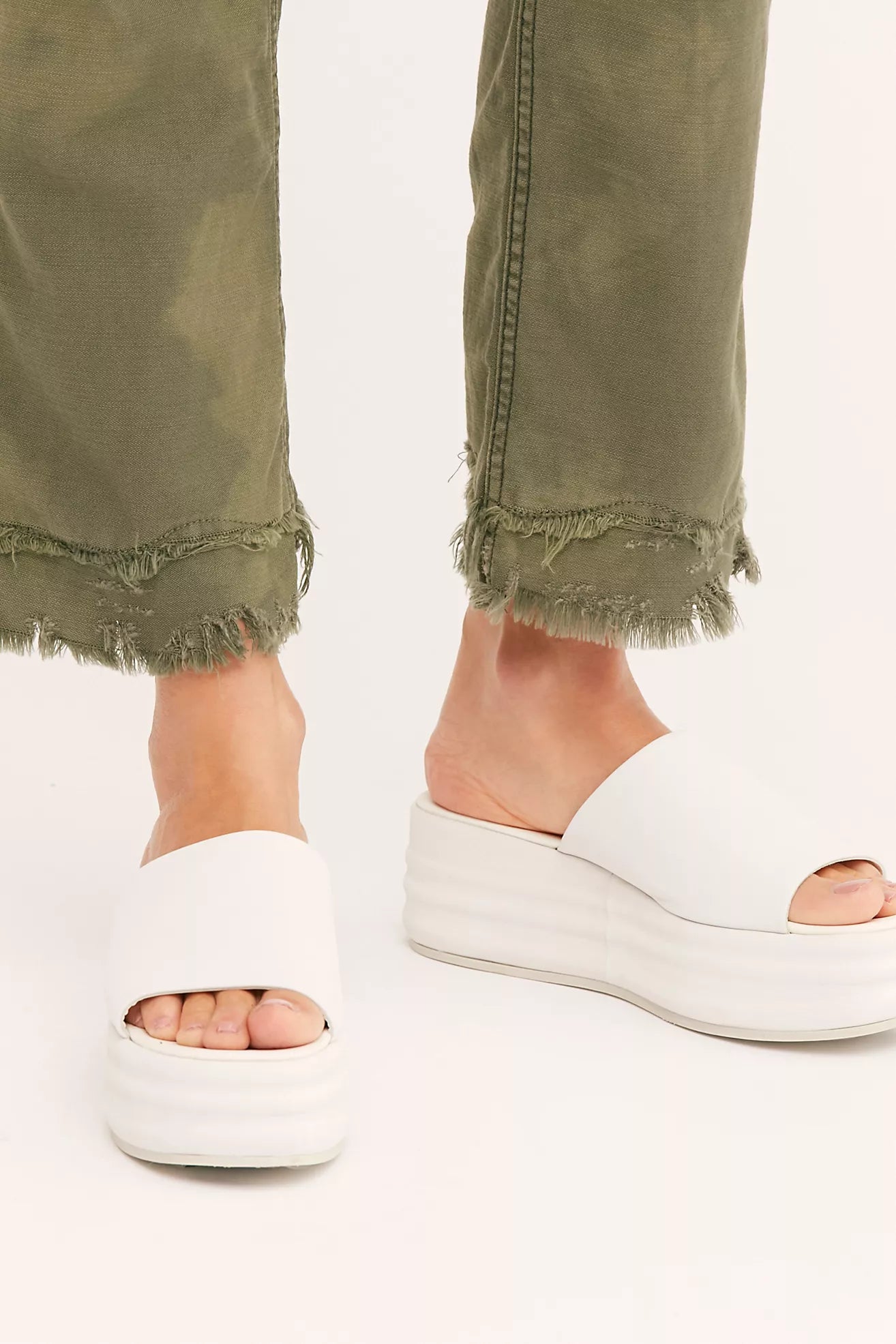 Free People Harbor Flatform Sandal – A stylish sandal with a flatform design, featuring a chunky sole and a simple, slip-on style, White