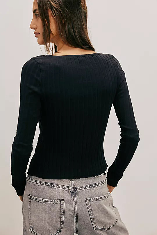 Free People Tilly Longsleeve Cardi – A cozy, long-sleeve cardigan with a relaxed fit, featuring a button-down front and ribbed knit fabric for a comfortable and casual layer