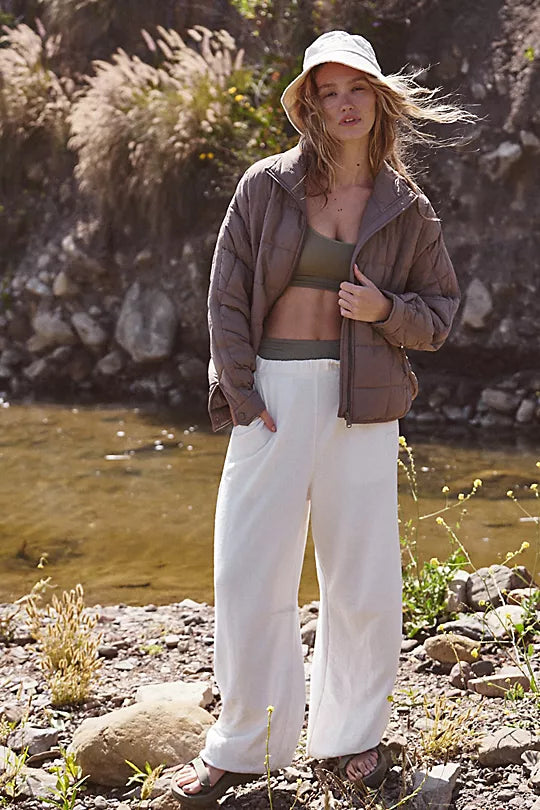 Free People Pippa Packable Pullover Puffer – A lightweight, insulated pullover puffer jacket with a high collar and relaxed fit, offering warmth and versatility in a packable design, Fossil