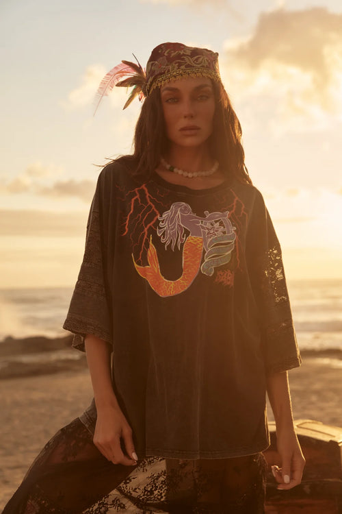 The Chase Your Dreams Lace Tee | Black