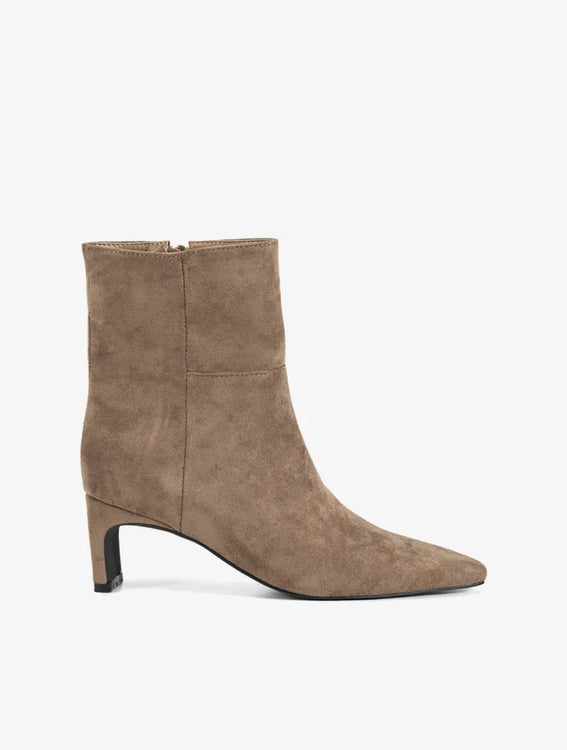 Raylan Ankle Boot | Light Brown Suede