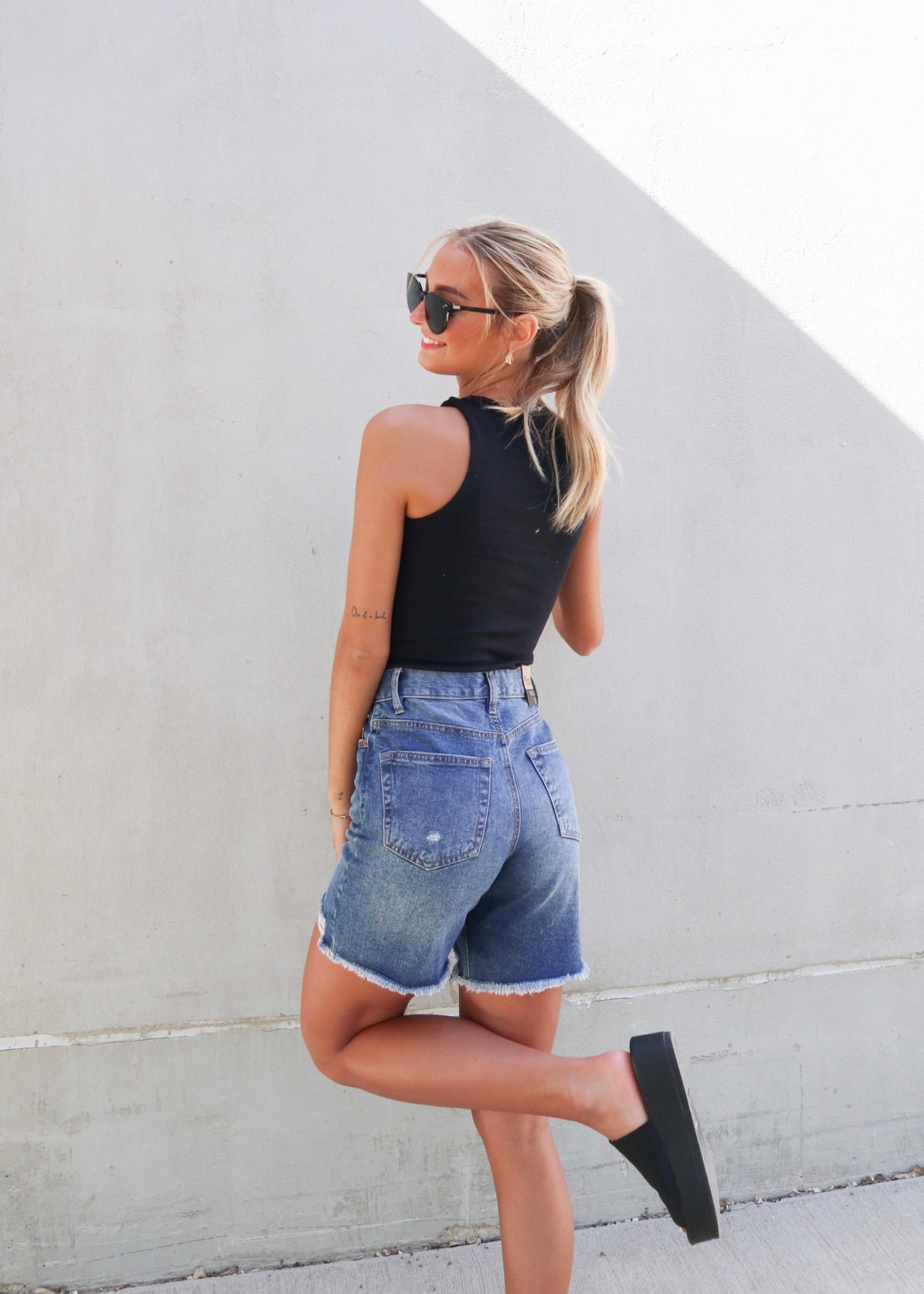 Black Denim Shorts Outfits For Women (50 ideas & outfits)
